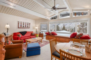 Shadow Mountain Unit 15, Spacious Ski-In, Ski-Out Townhouse with Great Views & Gas Fireplace
